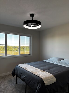 Room - Brand New Beautiful Duplex Near the Lake! (Sylvan Lake)