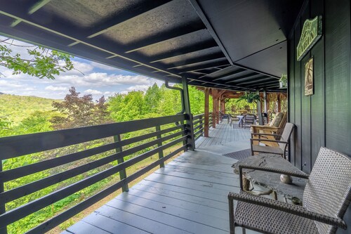 The Cullowhee Cabin | Restful Retreat | Mountain View | Fire Pit | Games