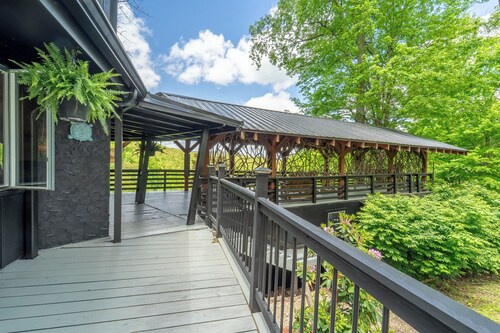 The Cullowhee Cabin | Restful Retreat | Mountain View | Fire Pit | Games