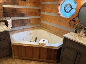 Bathroom - At Wild Turkey Cozy Cabin - Relaxing getaway, close to Smoky Mtn attractions (Sevierville)