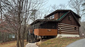 Exterior - At Wild Turkey Cozy Cabin - Relaxing getaway, close to Smoky Mtn attractions (Sevierville)