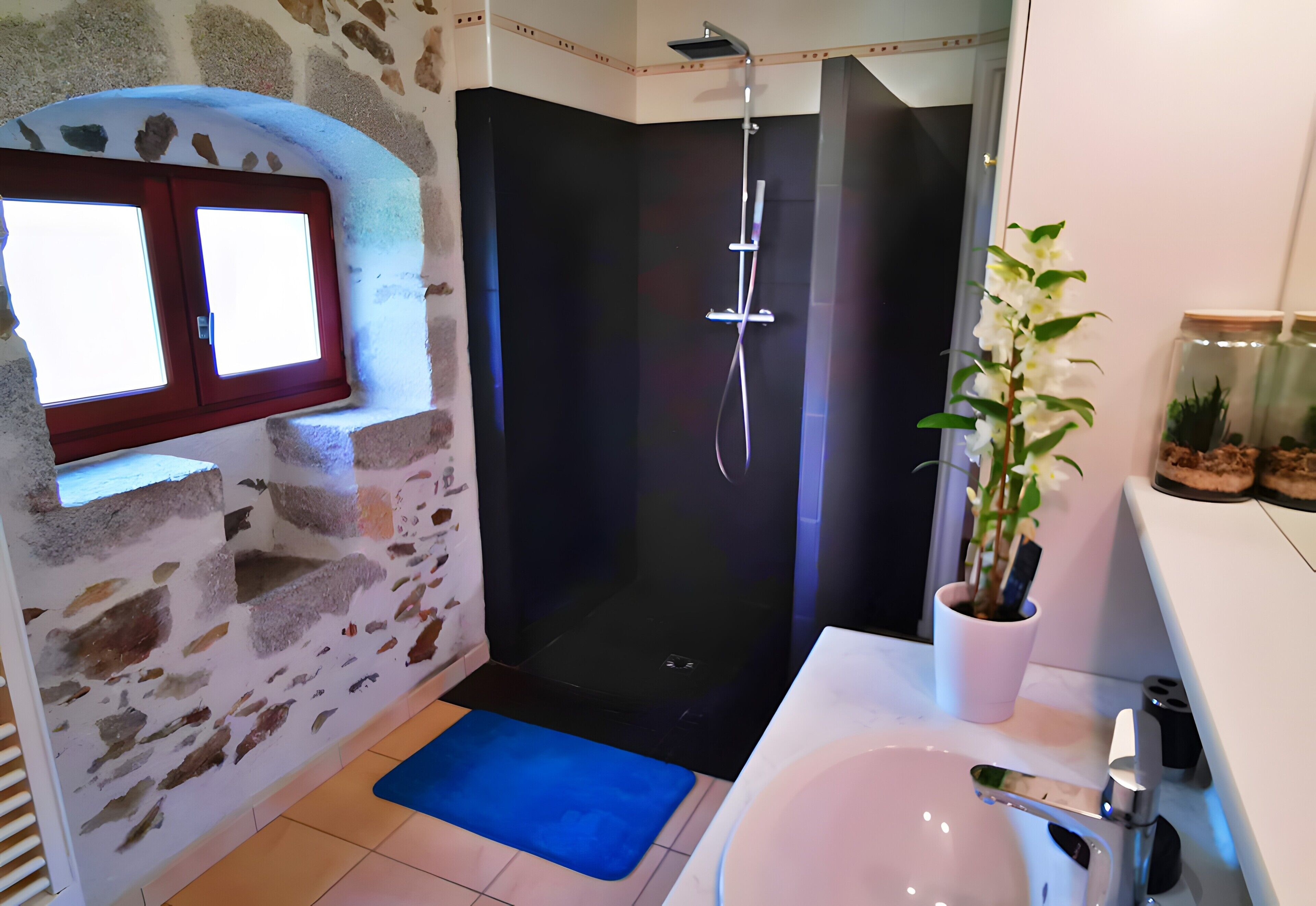 Een douche, handdoeken