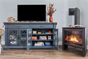 Interior - Walnut Retreat | Hot Tub,  Gas Fireplace & AC (Sandpoint)