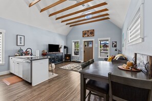 Interior - Walnut Retreat | Hot Tub,  Gas Fireplace & AC (Sandpoint)