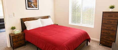 3 bedrooms, iron/ironing board, WiFi (free), bed sheets