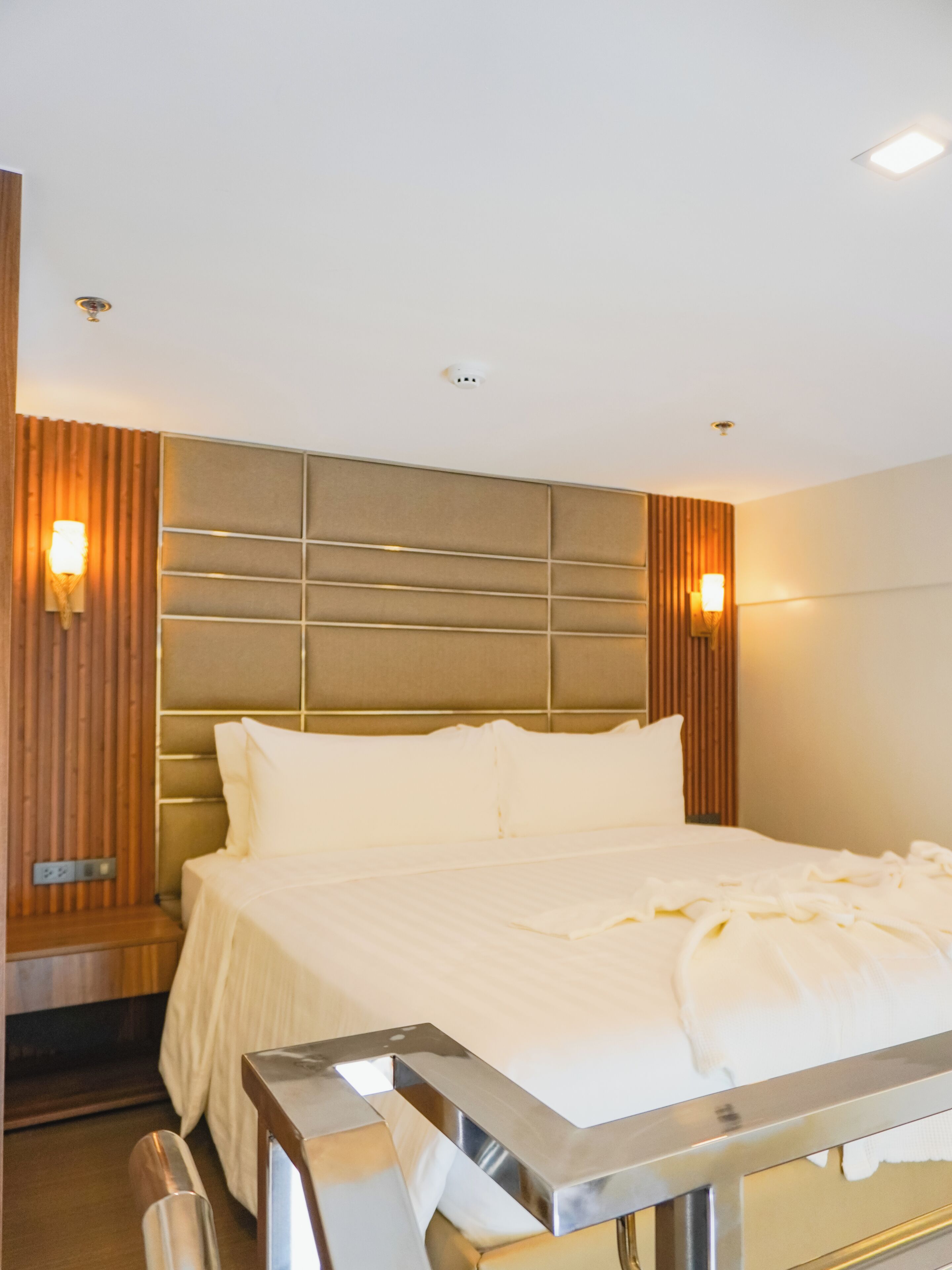 Superior suite, uitzicht op bergen | Een kluis op de kamer, een bureau, een laptopwerkplek