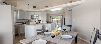 Peaceful 3-bedroom house with a pool in the heart of pleasant Peoria