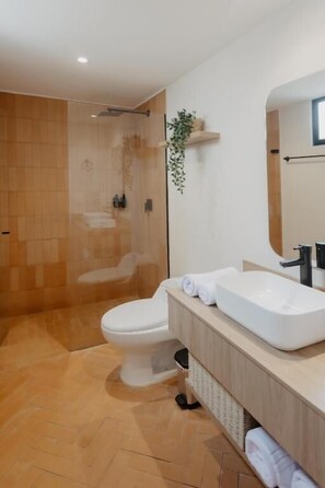 Double Room | Bathroom - Pranik Living Co-mmunity (Medellín)