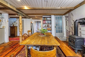 Dining - Rustic Chic Barn in Ayer’s Cliff, Near Lake Massawippi (Ayer's Cliff)