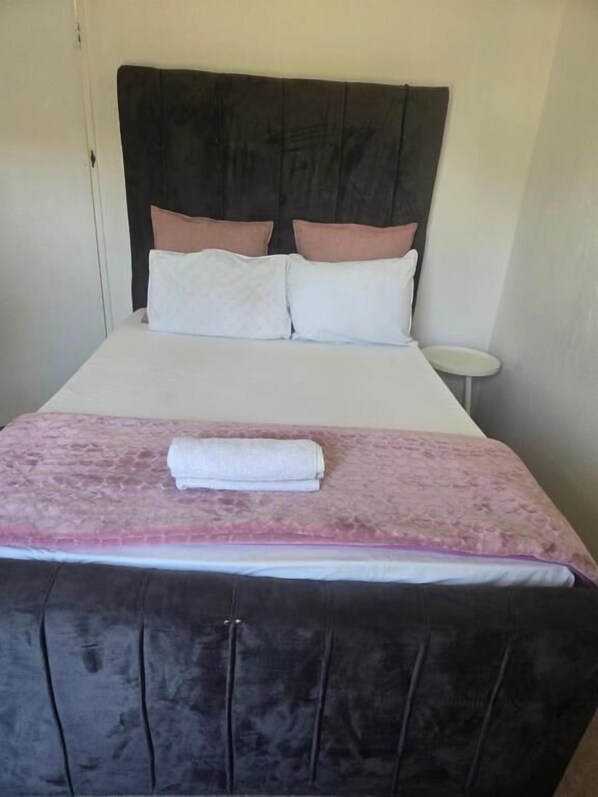 Shared Dormitory, 1 Bedroom | 1 bedroom - Room-aquasaints Guest Lodge 2 (Johannesburg)