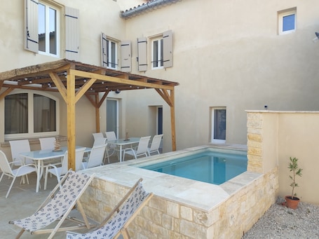 Pool. "Chez Mamé" with Shared Pool, Wi-Fi, and Air Conditioning