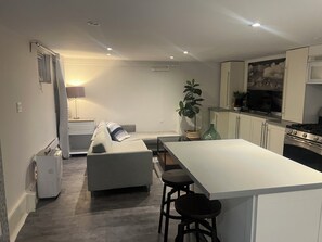 Living area - Weston Village Lux Stunner! Private fenced backyard garden, fireplace, marble… (Toronto)