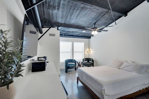 The Lawson District | Zinnia Suite