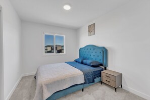 Room - Entire home in Rosenthal, Edmonton. Brand New Home (Edmonton)