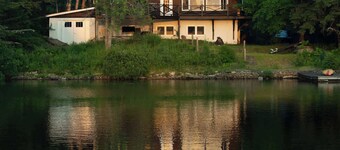 Rustic Lakefront Chalet Sunsets & Mountains
