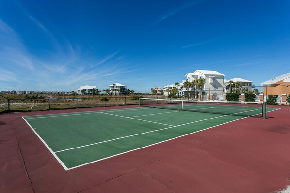 Sports court - 🌊🐾 Kokomo Bungalow | Sound Front Luxury | Pet Friendly + Private Dock (Navarre)