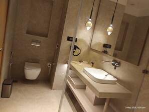 Deluxe Double Room | Bathroom | Shower, hair dryer, slippers, towels - MEGHDOOT RESORT PRIME (Ujjain)