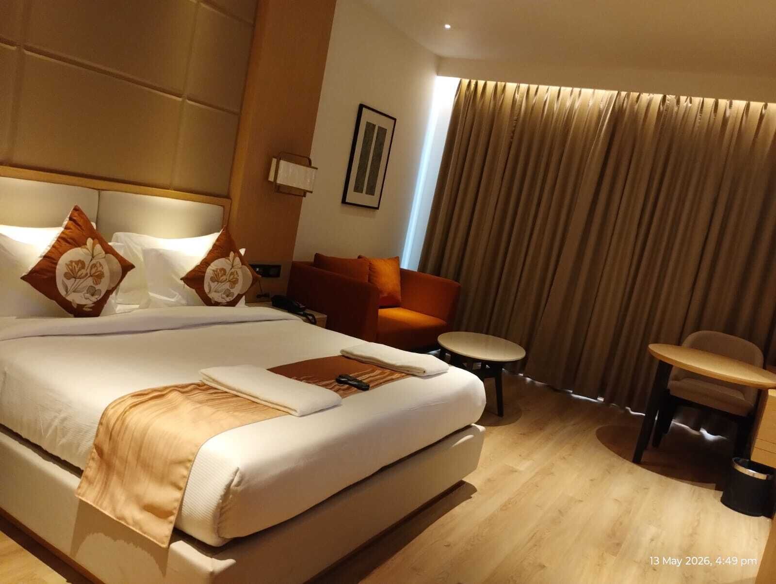 Deluxe Double Room | In-room safe, desk, laptop workspace, blackout curtains
