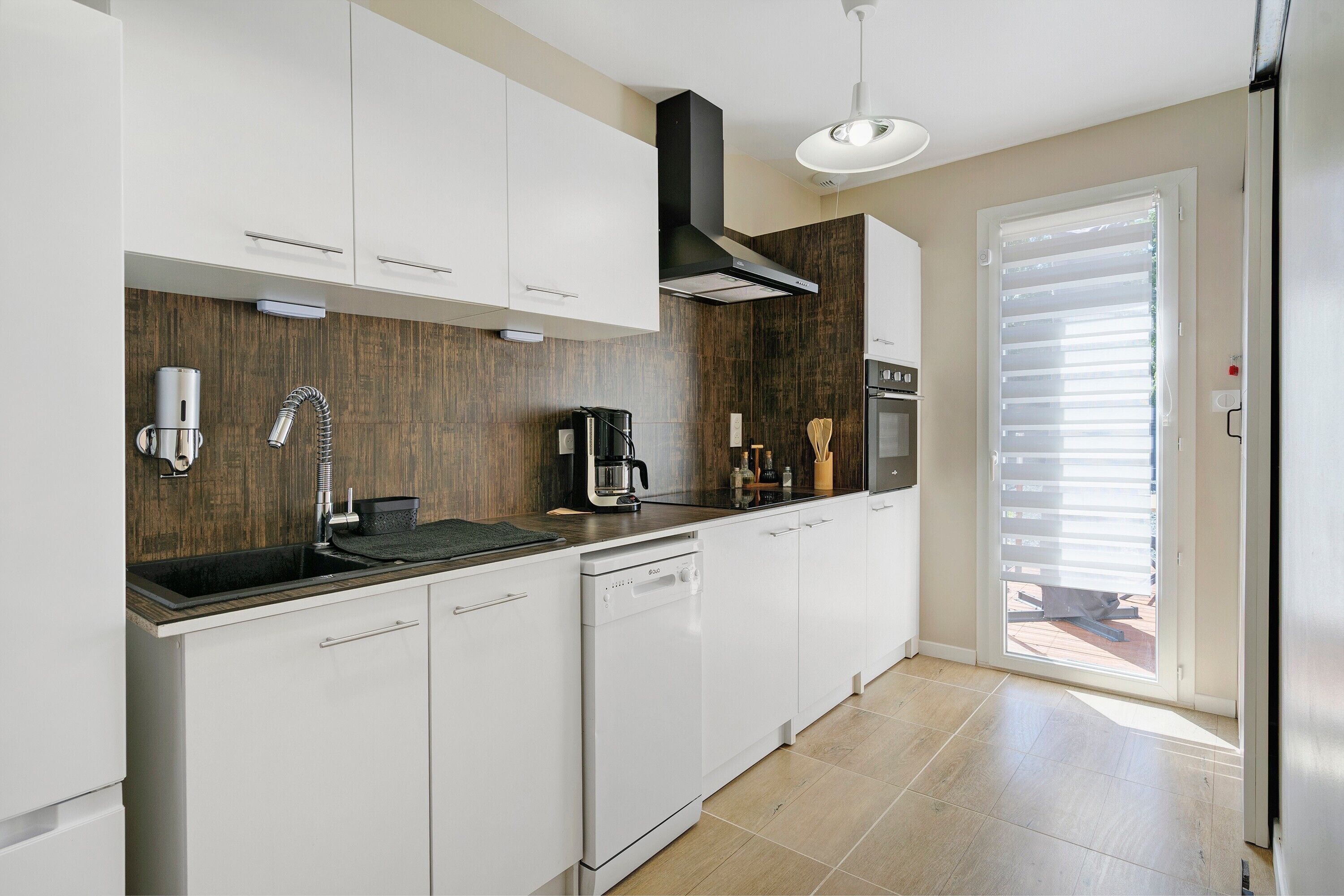 Frigorifero, microonde, forno, piano cottura