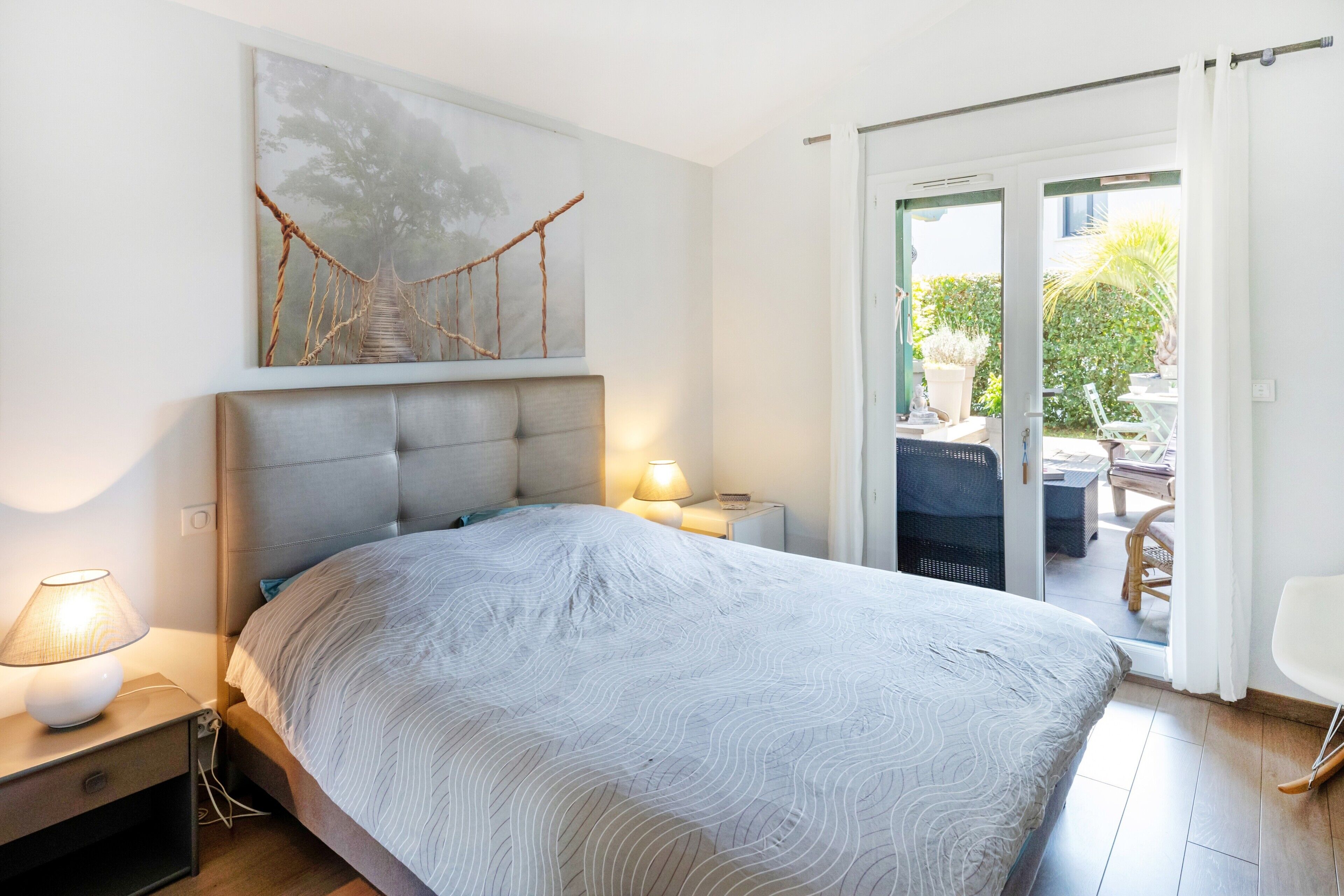 WiFi, bed sheets