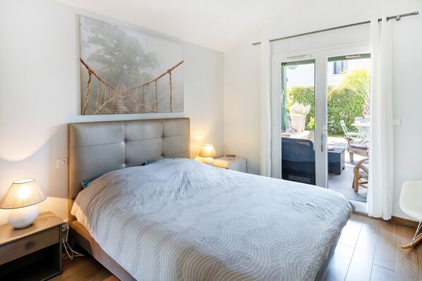 WiFi, bed sheets