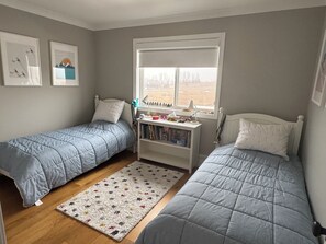 Room - Country Escape with Pool and Hot tub near Creemore (Mansfield)