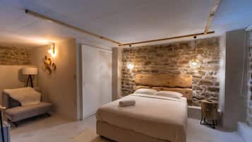 Blackout drapes, soundproofing, iron/ironing board, free WiFi