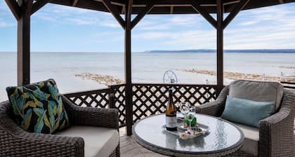 🍁 Fall Escape | Waterfront Log Cabin | Fireplace | Private Beach