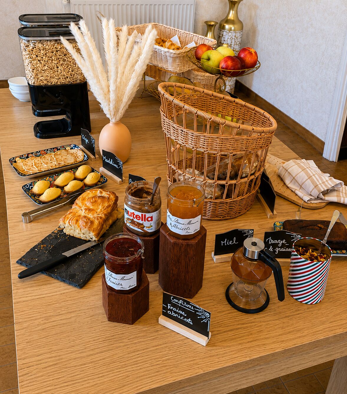 Tägliches Frühstücksbuffet gegen Gebühr