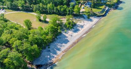 Cozy South Haven Retreat Near Pilgrim Haven Beach!