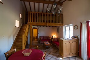 Interior - Holiday Home “Gîte De La Grange” with Wi-Fi (Montaut)