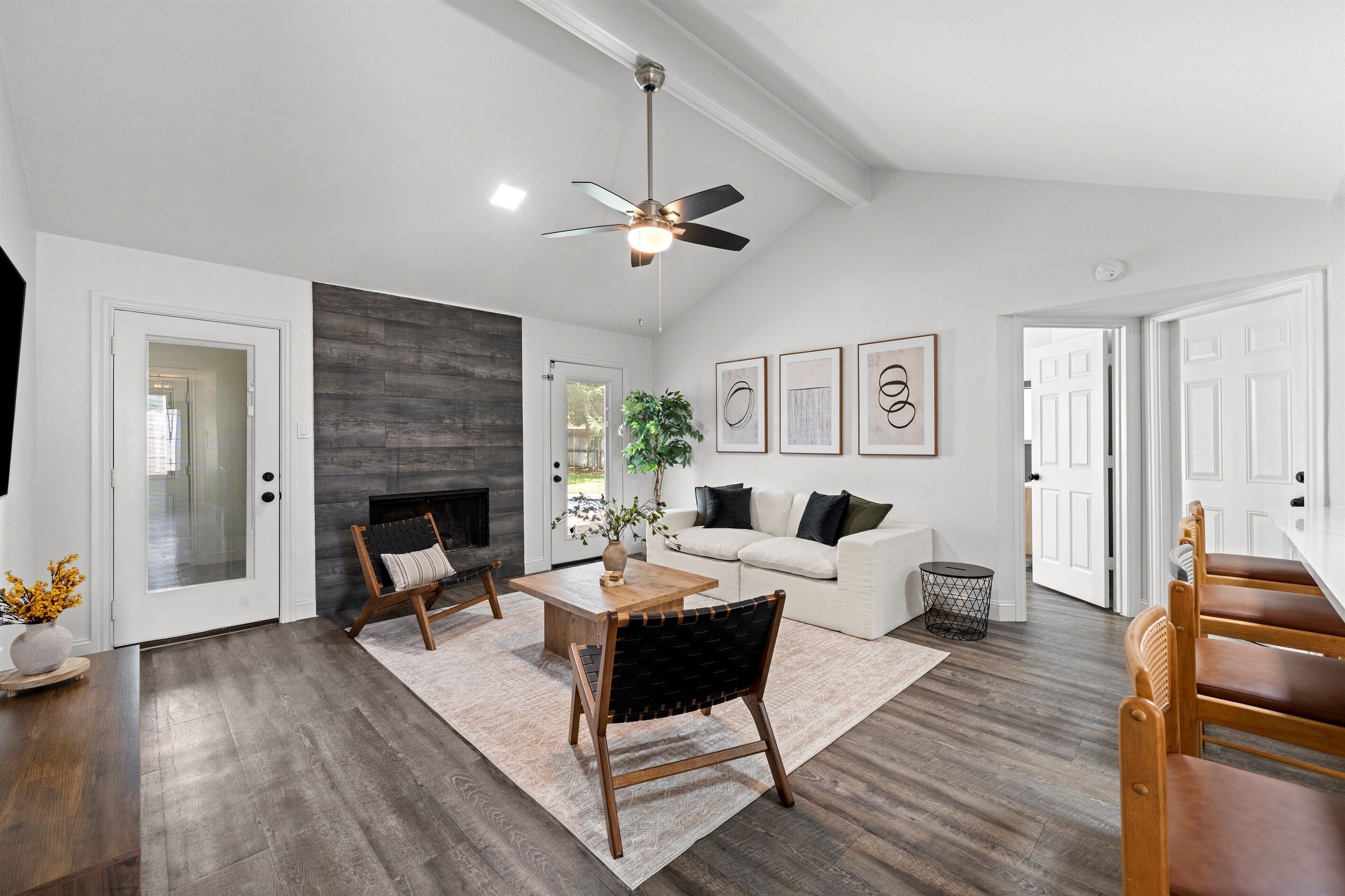 Smart TV, fireplace