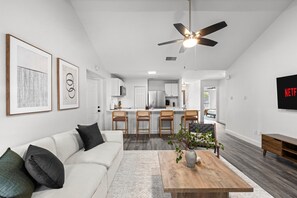 Smart TV, fireplace - FIFA World Cup | Private Pool | Near DFW (Euless)