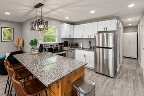 Fridge, microwave, oven, stovetop - FIFA World Cup | Near AT&T Stadium | 3/2 Home with Boho Vibes (Arlington)