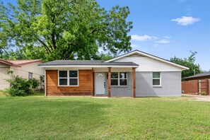 Exterior - FIFA World Cup | Near AT&T Stadium | 3/2 Home with Boho Vibes (Arlington)