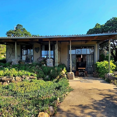 Enjoyable 1-bedroom cabin with AC in charming Union City