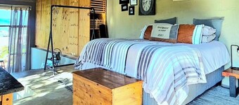 Enjoyable 1-bedroom cabin with AC in charming Union City
