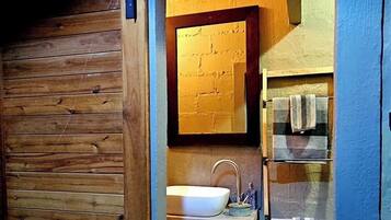 Serviettes fournies, savon, papier toilette