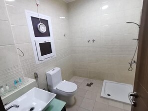 Handtücher, Seife, Shampoo, Toilettenpapier