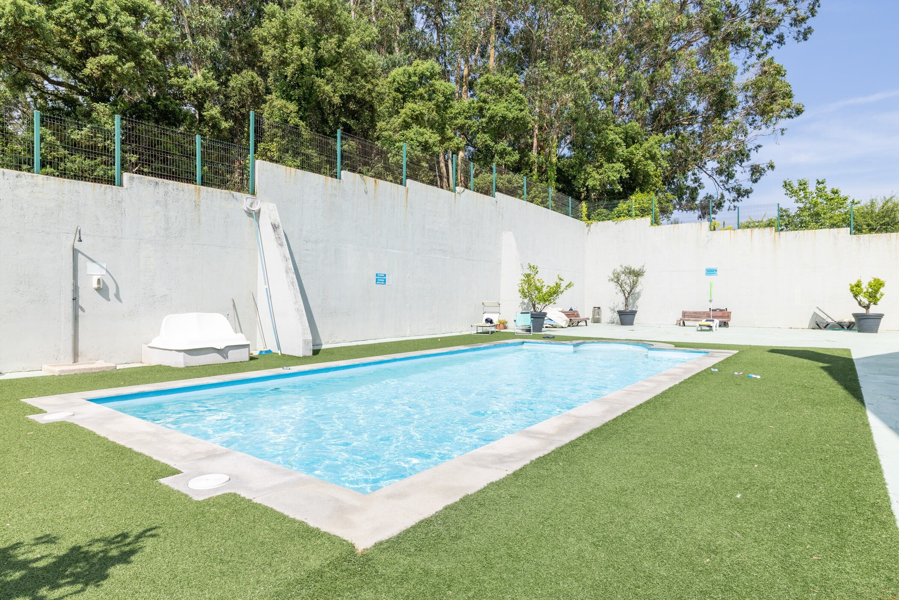 プール. Penthouse in Palmeira with Sea Views, Shared Pool, Tennis Court and Wi-Fi