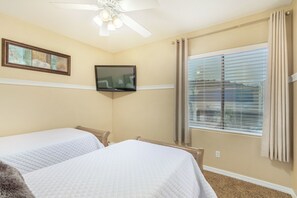 5 Schlafzimmer, Bügeleisen/Bügelbrett, WLAN