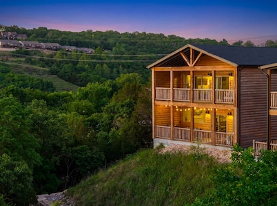 Incredible Lake Views! Lakefront Lodge Branson, MO
