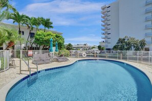 Pool - Coastal 1BR Gem l Walk to Ocean + Boat Dock (Pompano Beach)