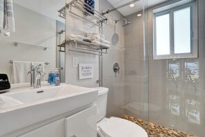 Bathroom - Coastal 1BR Gem l Walk to Ocean + Boat Dock (Pompano Beach)
