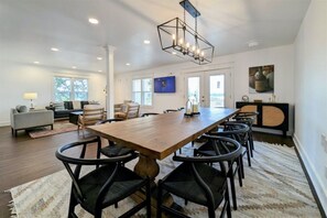 Interior - Stylish 5 BR Farmhouse in the Heart of Willamette Valley Wine Country (Dayton)