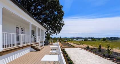 Stylish 5 BR Farmhouse in the Heart of Willamette Valley Wine Country