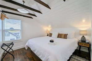 5 bedrooms, iron/ironing board, free WiFi, bed sheets