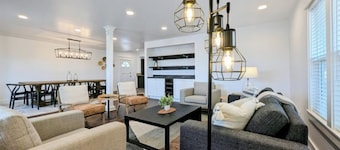 Stylish 5 BR Farmhouse in the Heart of Willamette Valley Wine Country