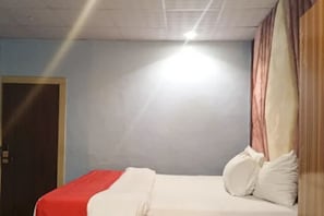 Standard Single Room | Free WiFi - Emglo Suite (Lagos)