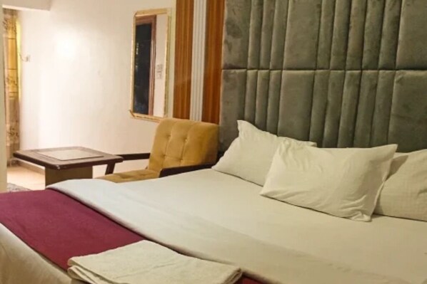 Executive Single Room | Free WiFi - Emglo Suite (Lagos)